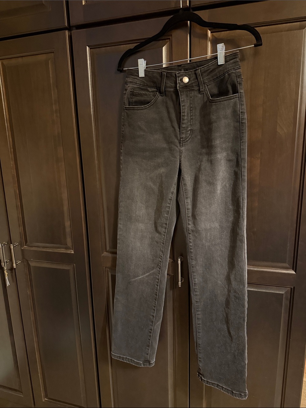 Classic Women's High-Rise Straight Jeans in Charcoal/Black